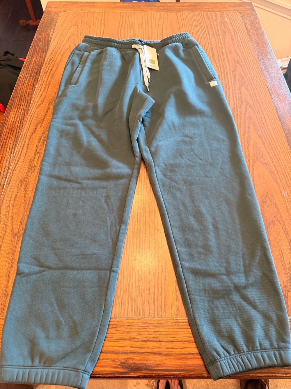 Vuori Seaside Sweatpants in the Blue Sea colorway medium